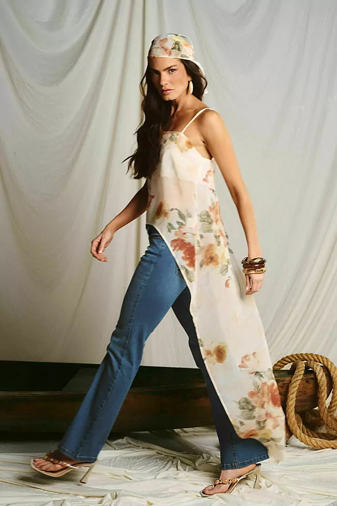 Blusa Chiffon Floral Alongada Alça Fina